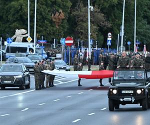 Próba generalna przed defiladą wojskową. Żołnierze i czołgi na ulicach Warszawy 