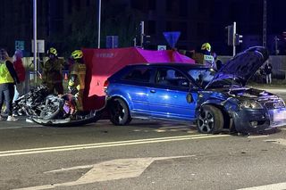 Poważny wypadek w Nowym Dworze Mazowieckim. Motocyklista nie miał szans. Zginął na miejscu po zderzeniu z osobówką