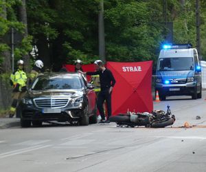 Koszmar na drodze w Konstancinie. Kawasaki zderzyło się z porsche i mercedesem. Nie żyje 21-latka