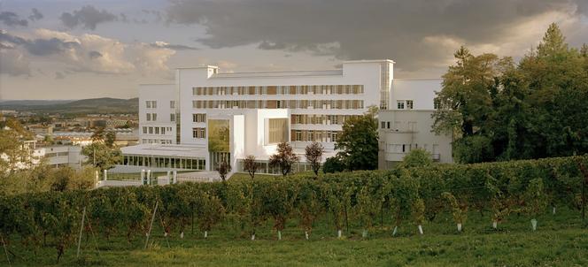 Szkoła architektury w modernistycznym sanatorium