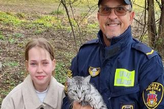 Lolek zerwał się ze smyczy i czmychnął 11-letniej właścicielce. W pościg ruszył strażnik miejski