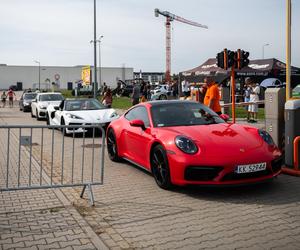 Szybkie samochody, drogowe akrobacje oraz piękne kobiety. Tak było na Tuning Show Expo w Krakowie