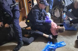 Uzbrojona banda napadła pracujących Ukraińców. Wtargnęli do sklepu i grozili śmiercią