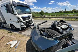 Wypadek w Elżbietowie. Tir roztrzaskał osobówkę. W tym samym miejscu zginęło troje dzieci i ich mamy