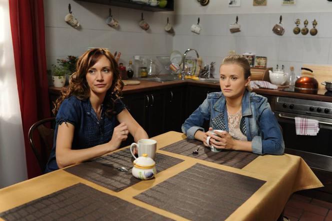 Ranczo 7 odc. 91 ostatni. Lucy (Ilona Ostrowska), Klaudia (Marta Chodorowska)