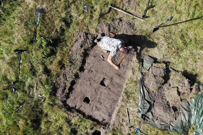 Sensacyjne odkrycie w Borach Tucholskich. Takie wykopalisko jest rzadkością, a znaleziono aż 29 skarbów