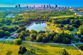 Najlepsze miasta do życia według AI