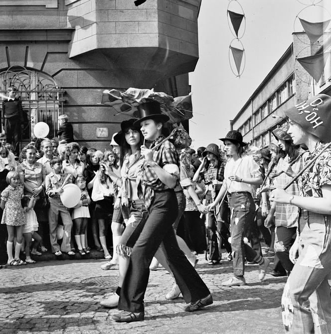 Pochód gwarkowski w latach 60. i 70.  Ale stroje! 