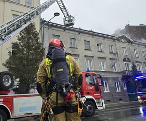 Pożar poddasza w zabytkowej kamienicy na ul.Miedzianej