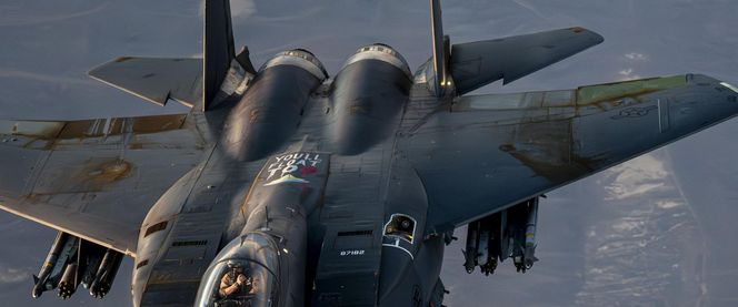 Amerykańskie F-15E powracające z patrolu