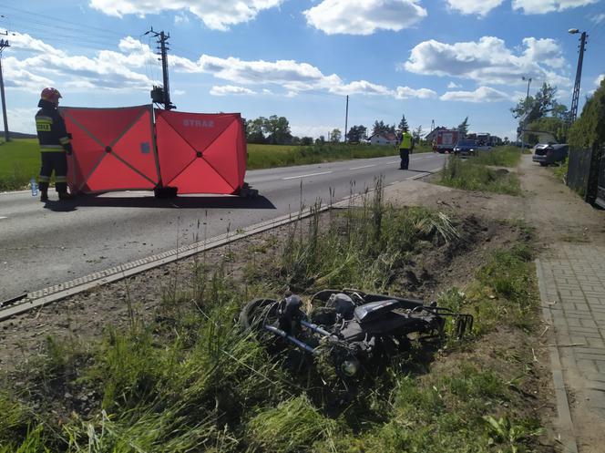 Tragiczny wypadek w Napolu! 58-letni motorowerzysta zmarł po zderzeniu z osobowym BMW