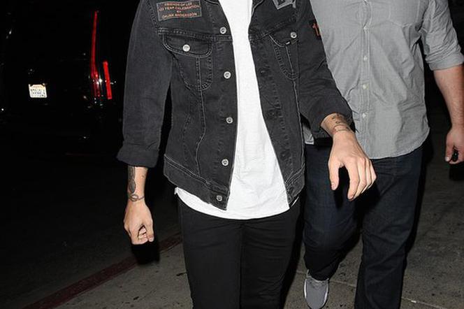 One Direction: Louis Tomlinson na imprezie! Tym razem wybiera męskie towarzystwo! ZDJĘCIA!
