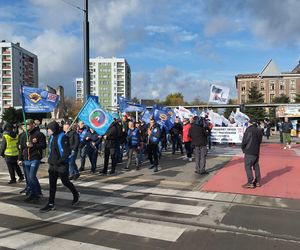 Hutnicy i koksownicy wyszli na ulice w Dąbrowie Górniczej. Apel do rządu o ratunek dla branży i tysięcy miejsc pracy
