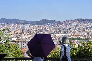 Fala upałów w Europie! Centra chłodzenia powstają w miastach