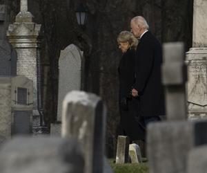 Joe Biden z żoną Jill Biden nad gorbem pierwszej żony, Neili Hunter Biden