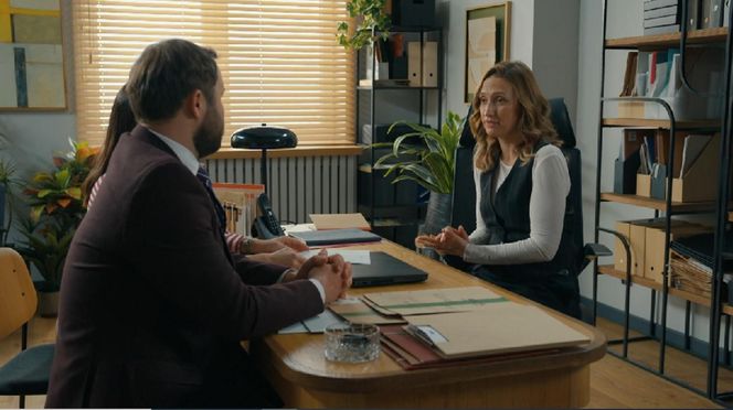 Barwy szczęścia, odcinek 3175. Klemens (Sebastian Perdek), Natalia (Maria Dejmek), Asia (Anna Gzyra)