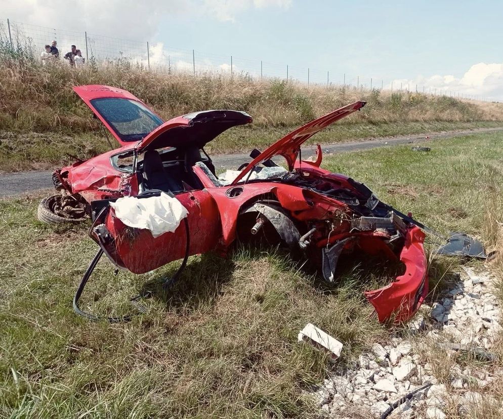 Wypadek na S19. Porsche wypadło z drogi, są poszkodowani