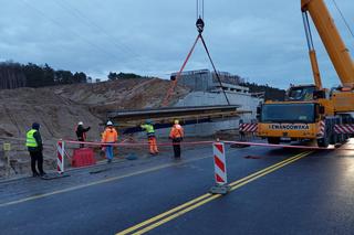 Śmigło wiatraka zahaczyło o wiadukt na S3