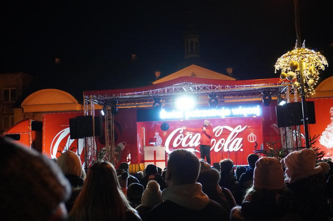 Ciężarówka Coca-cola w Białymstoku! Świąteczna atrakcja przyciągnęła tłumy mieszkańców na Rynek Kościuszki