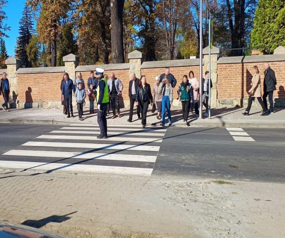 Policja podsumowała świąteczny weekend na drogach.   Nie brakowało wypadków i kolizji 