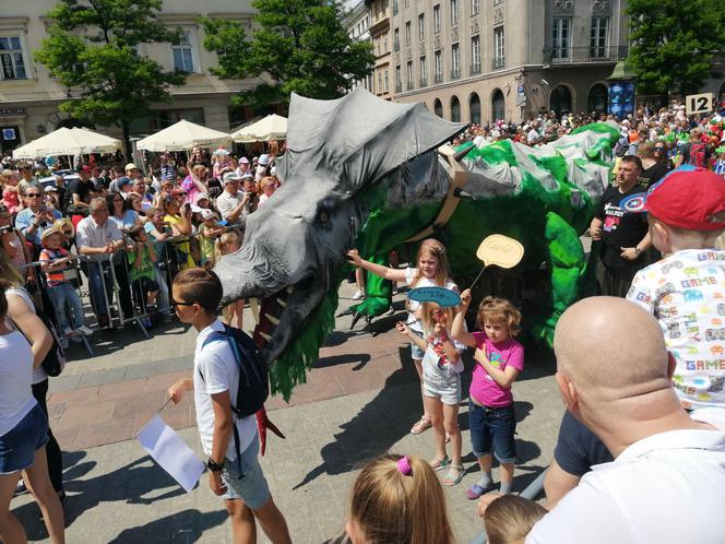 Parada Smoków odbyła się pod hasłem "W 40 smoków dookoła świata"