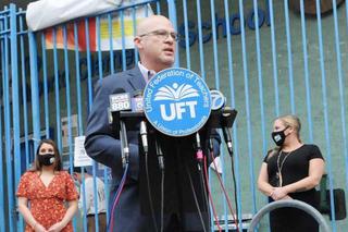 NYC odbiera nauczycielom 900 milionów dolarów