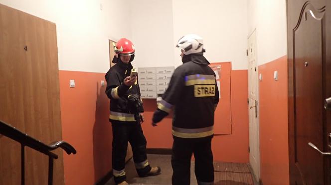 Pożar przy Kopernika. Zapaliła się szafka na klatce schodowej