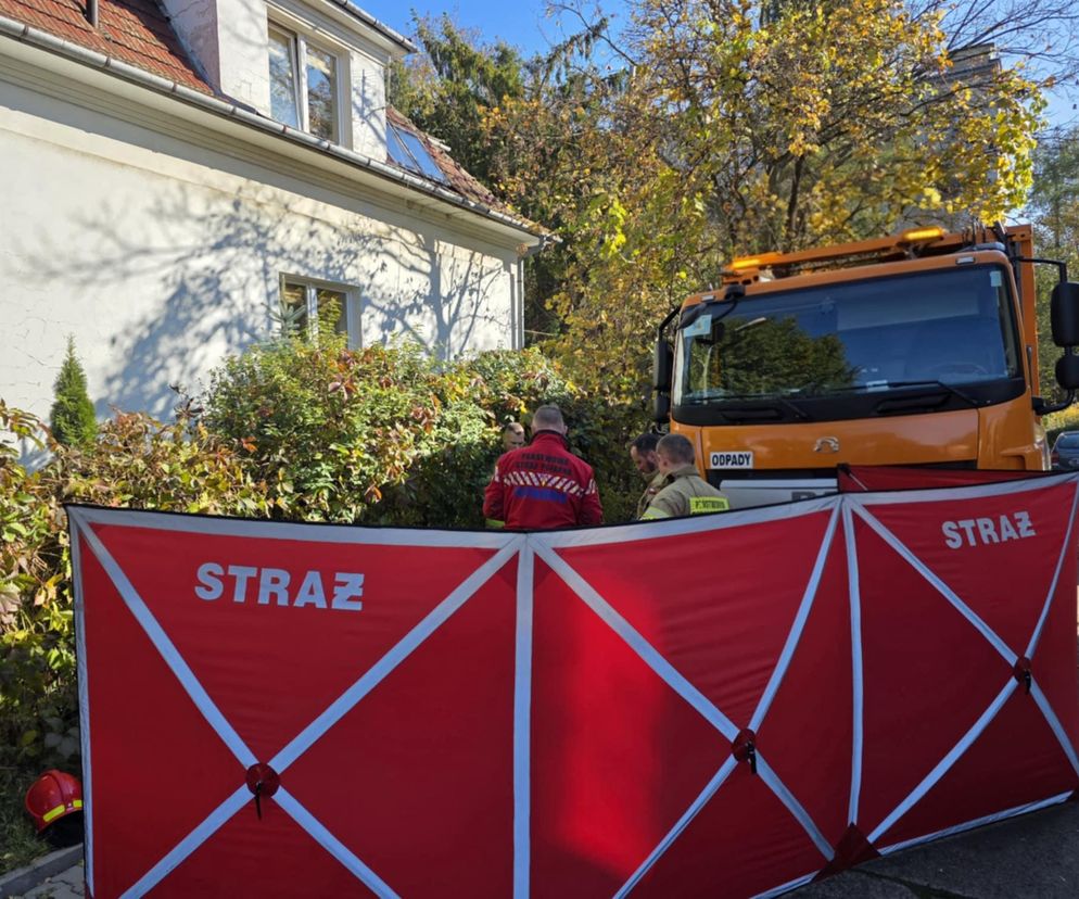 Makabryczny wypadek w Krakowie. Pieszy stracił nogę po potrąceniu przez samochód