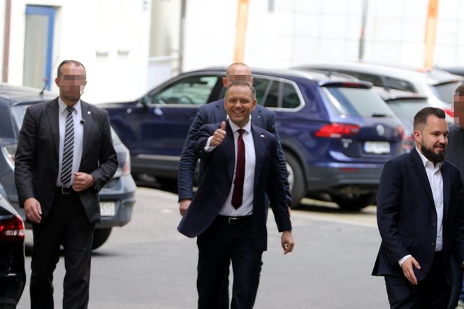 Zjechali na spotkanie do siedziby PiS na Nowogrodzką