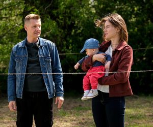 M jak miłość, odc. 1875. Paweł (Rafał Mroczek), Franka (Dominika Kachlik), Antoni Lucjan (Mark Myronenko)