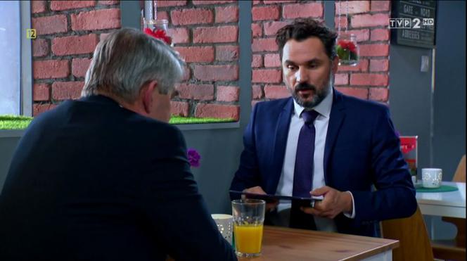 Barwy szczęścia, odc. 2048. Piotr Walawski (Piotr Jankowski), Budrewicz (Stanisław Górka)