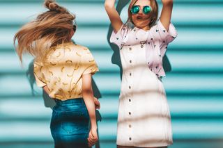 Latem znów nosimy pastele. Te odcienie powinny zagościć w twojej garderobie