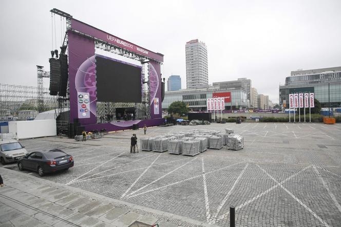 Budowa strefy kibica na Euro 2012 