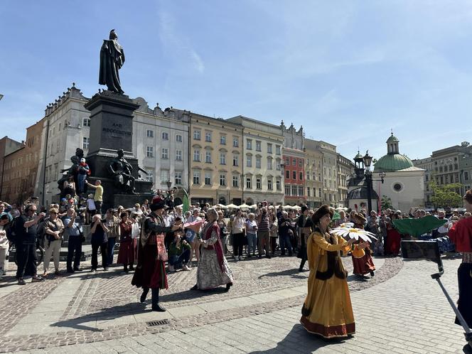 "Polonez wiosenny" na Rynku Głównym w Krakowie