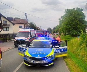 Groźny wypadek w Śląskiem. 13-latka wywróciła się na hulajnodze elektrycznej. Wszystkie służby w akcji