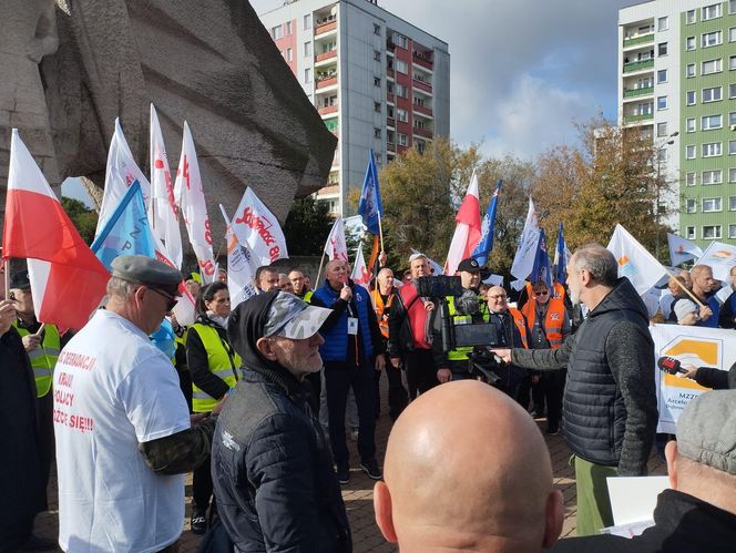 Hutnicy i koksownicy wyszli na ulice w Dąbrowie Górniczej. Apel do rządu o ratunek dla branży i tysięcy miejsc pracy