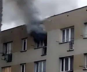 Pożar w bloku na osiedlu Młodych w Żywcu. Jedna osoba poszkodowana 