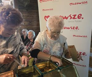 Były opowieści o herbacianych zwyczajach, wspomnienia dawnych spotkań przy stole, a także degustacje różnych gatunków herbat 