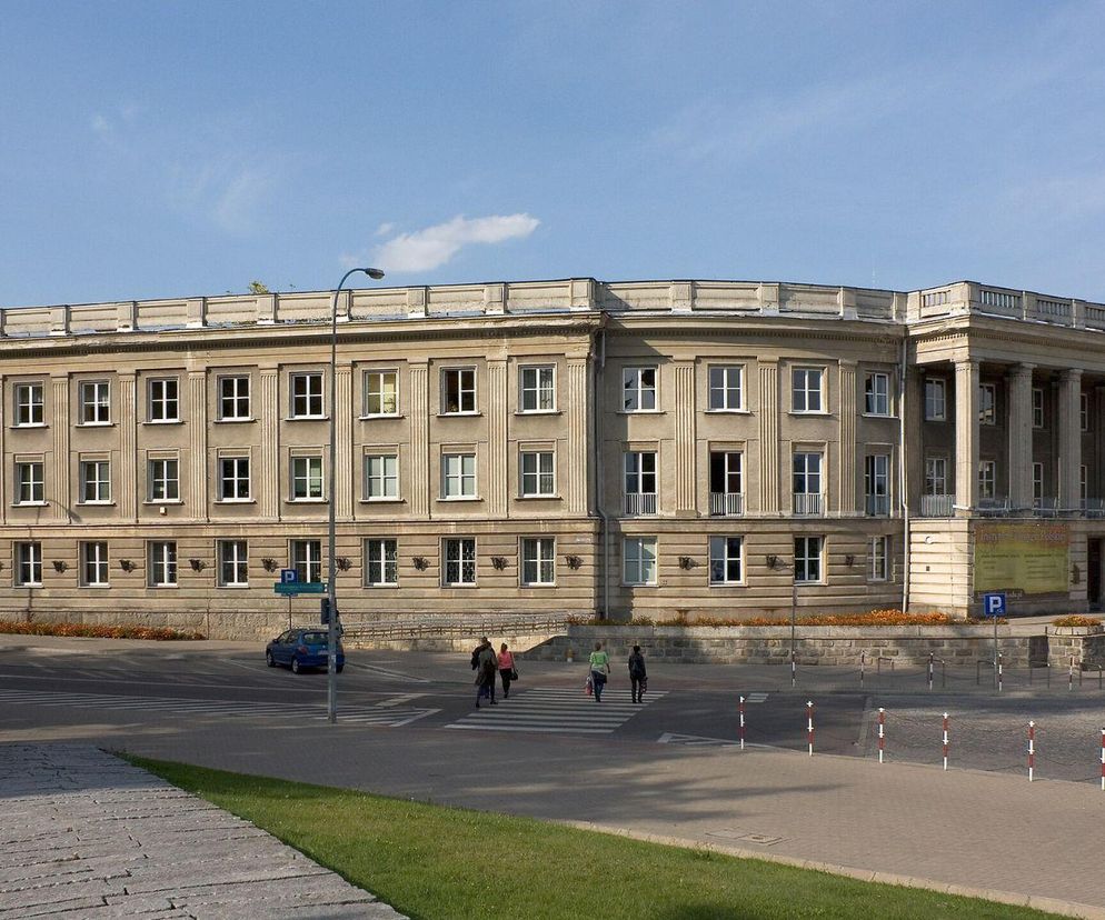 To ważny budynek w centrum Białegostoku. Historyczny Dom Partii Uniwersytetu będzie miał nowego właściciela?