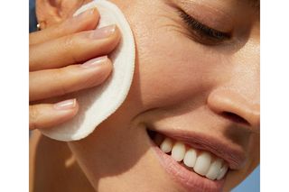 Micele na demakijaż! Dobierz płyn micelarny do swoich potrzeb