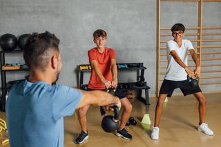 Optymalny wiek na siłownię