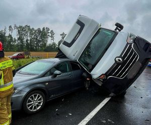 Karambol na DK 24 pod Międzyrzeczem. Zderzenie dwóch osobówek i dwóch ciężarówek