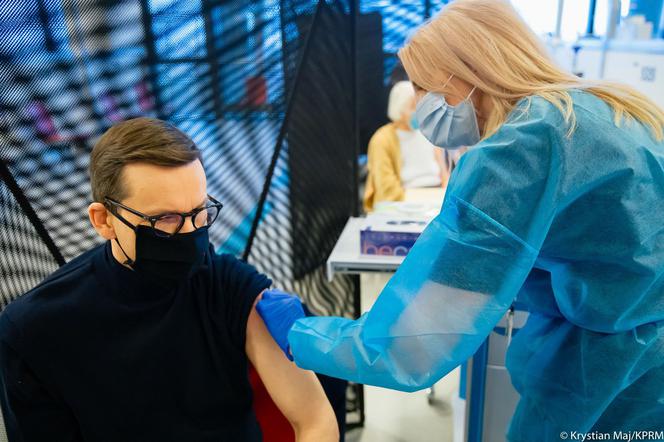Premier Mateusz Morawiecki przyjął trzecią dawkę szczepionki