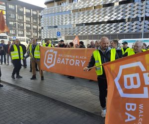 Protest hutników pod Węglokoksem w Katowicach. Co innego nam mówią, a co innego robią