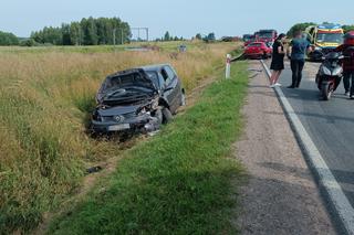 Roztrzaskali się na drodze. Dramatyczny wypadek, strażacy wycinali ludzi z wraków