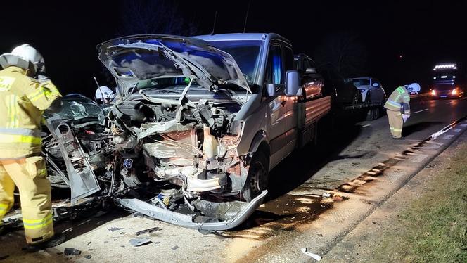 Wypadek w Długim Lasku. Trzy pojazdy uszkodzone, ranny 20-latek [ZDJĘCIA]