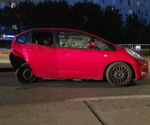 na skrzyżowaniu Alei Niepodległości i Odyńca w dzielnicy Mokotów
