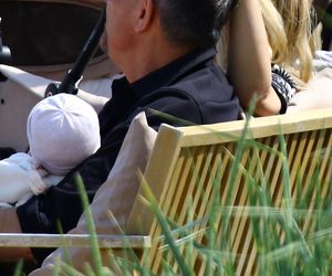 Krzysztof Ibisz je żonie z ręki