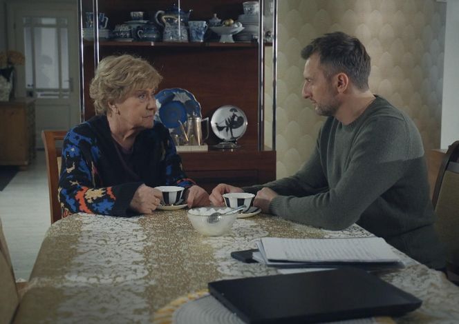 M jak miłość odc. 1854. Barbara (Teresa Lipowska), Bartek (Arkadiusz Smoleński)