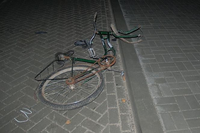 MAKABRYCZNY wypadek! 53-latek prowadził rower. Zginął pod kołami osobówki